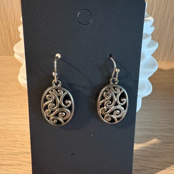 Vintage-Inspired Silver Filigree Oval Earrings - Picture 1 of 1